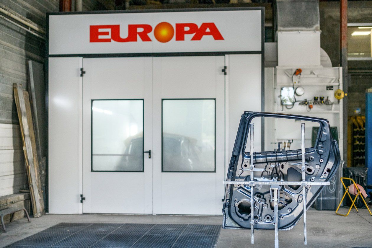 Extérieur de la cabine de peinture auto