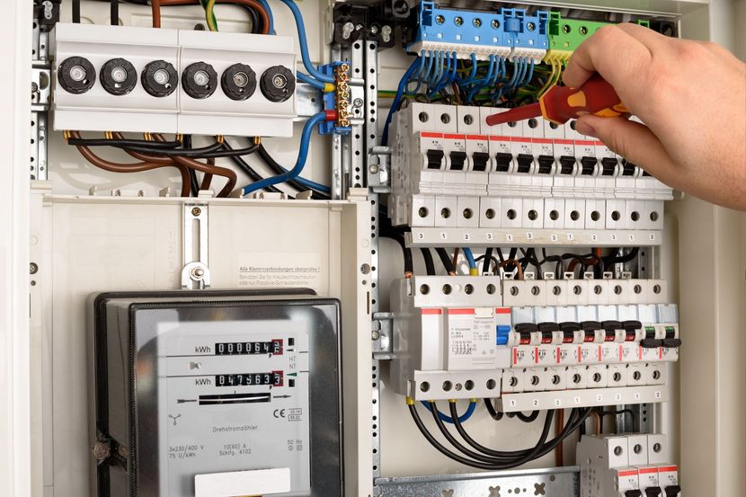 Un compteur électrique ouvert