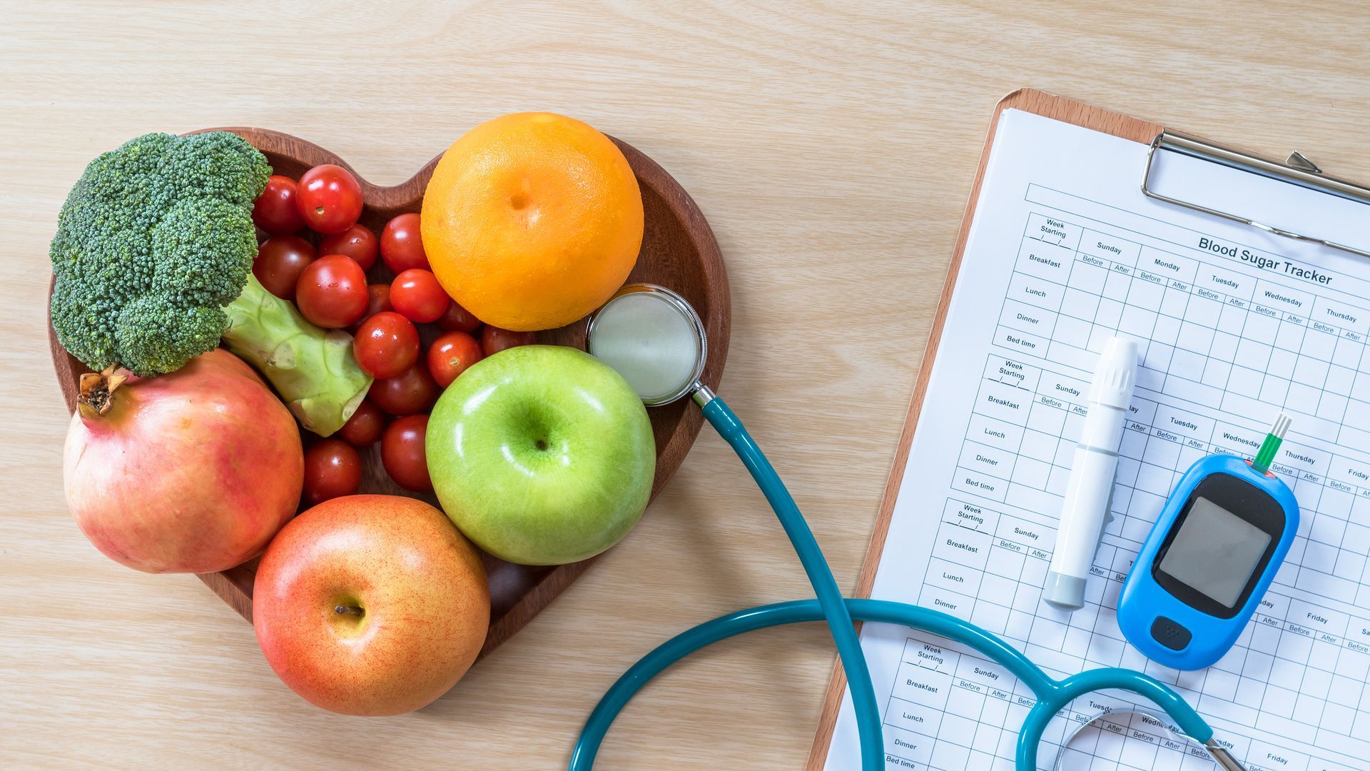 Des fruits et un stéthoscope