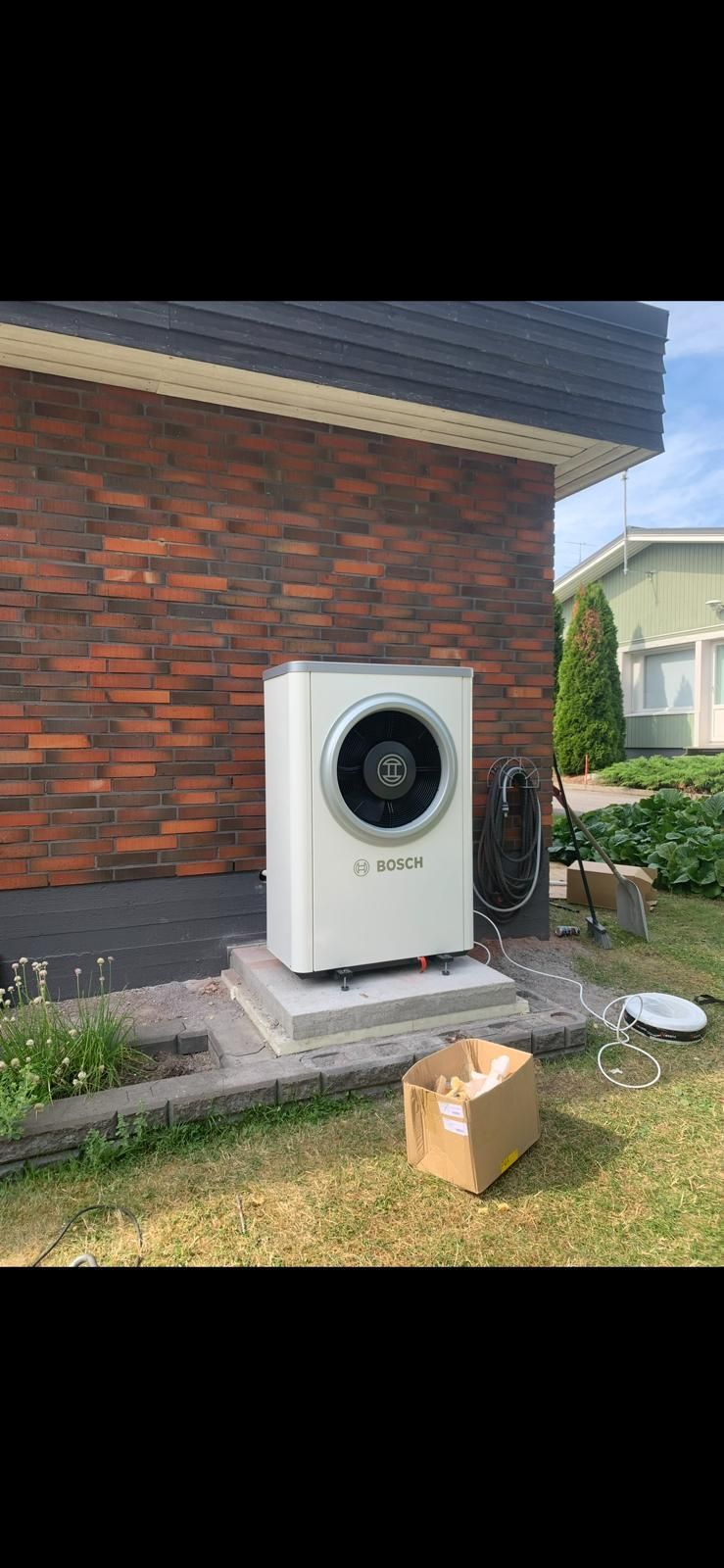 Bosch ilmalämpöpumpun asennus saneerauskohteeseen. Säästä lämmityskuluissa vaihtamalla öljy lämpöpumpputekniikkaan.