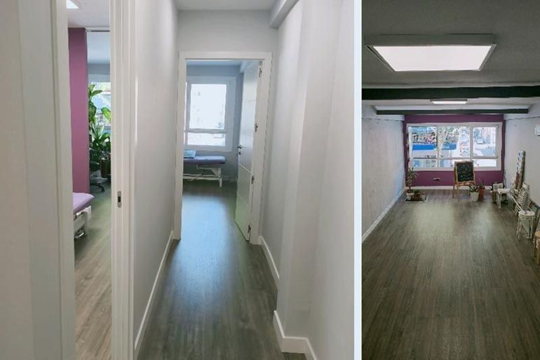 Pasillo con puertas que dan a las habitaciones, suelo de madera y luz natural.