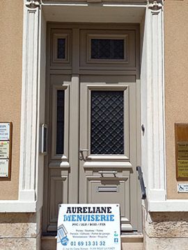 Porte d'entrée blanche