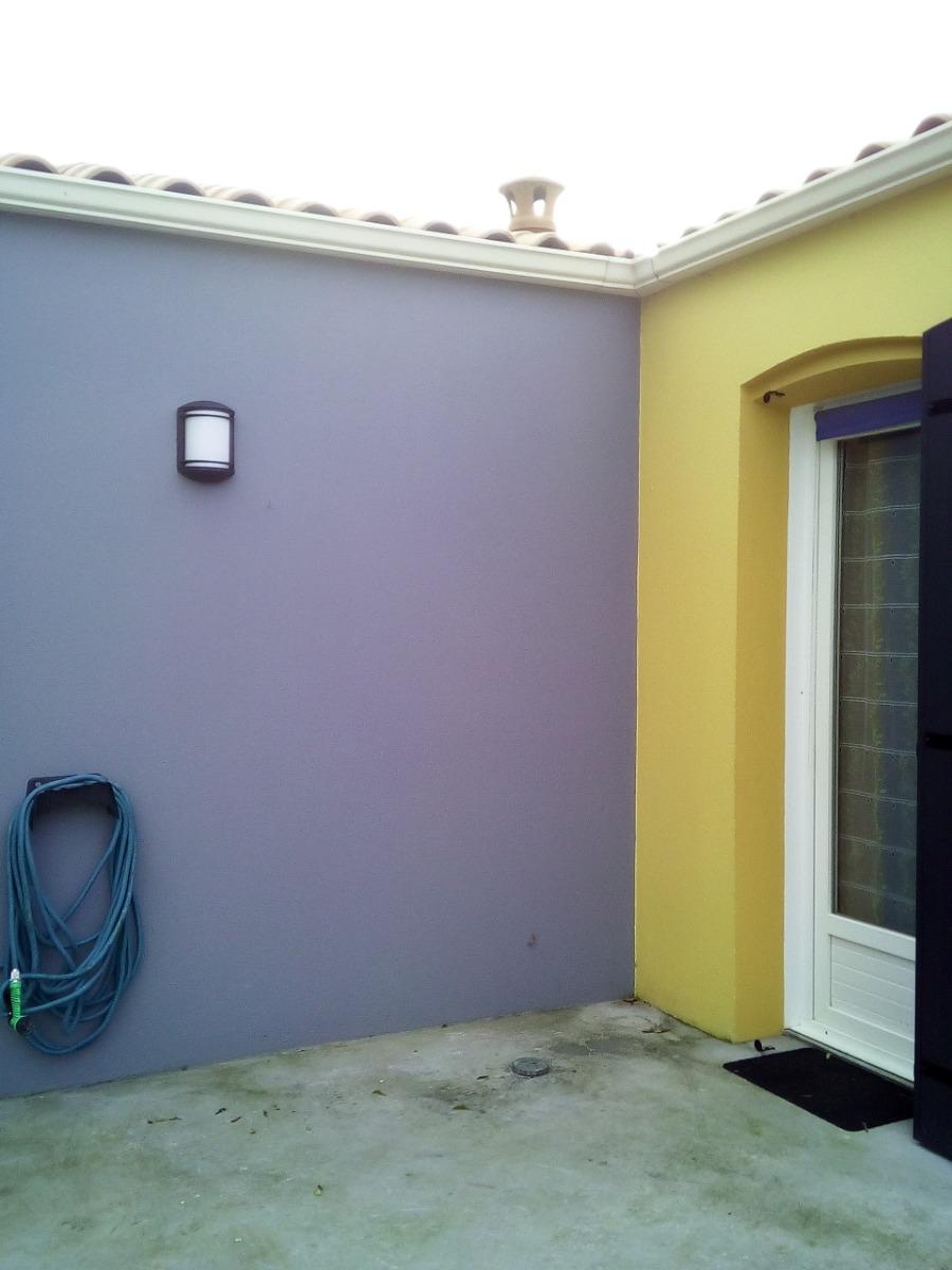 Peinture de cour intérieure parme et jaune