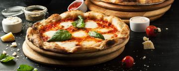 italienische Pizza mit Mozzarella