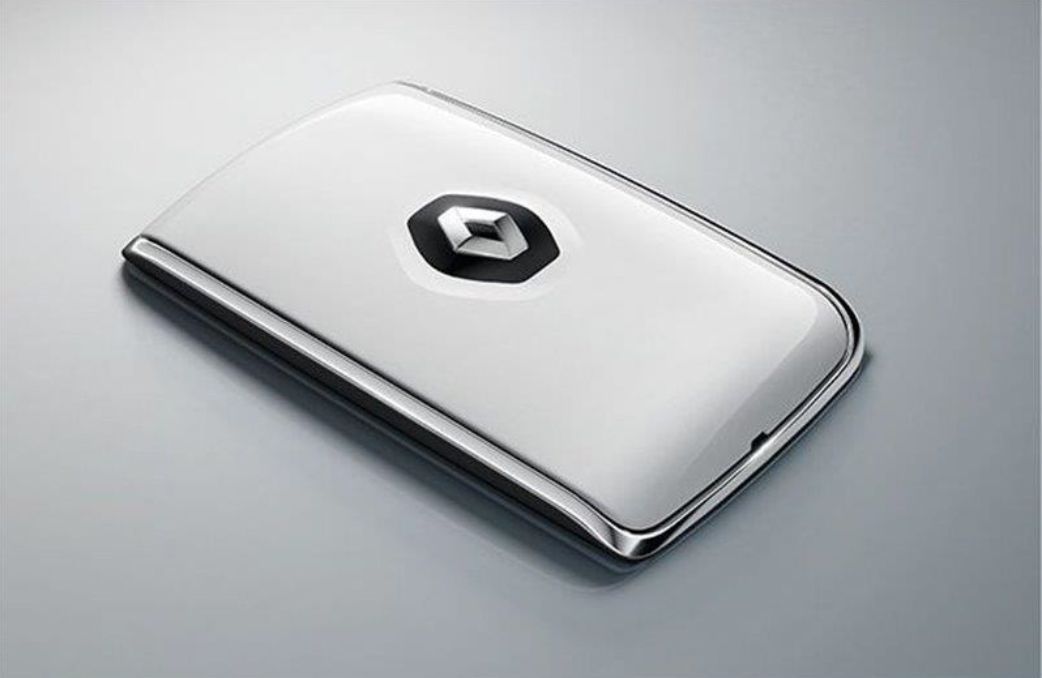 Clé de voiture Renault argentée.