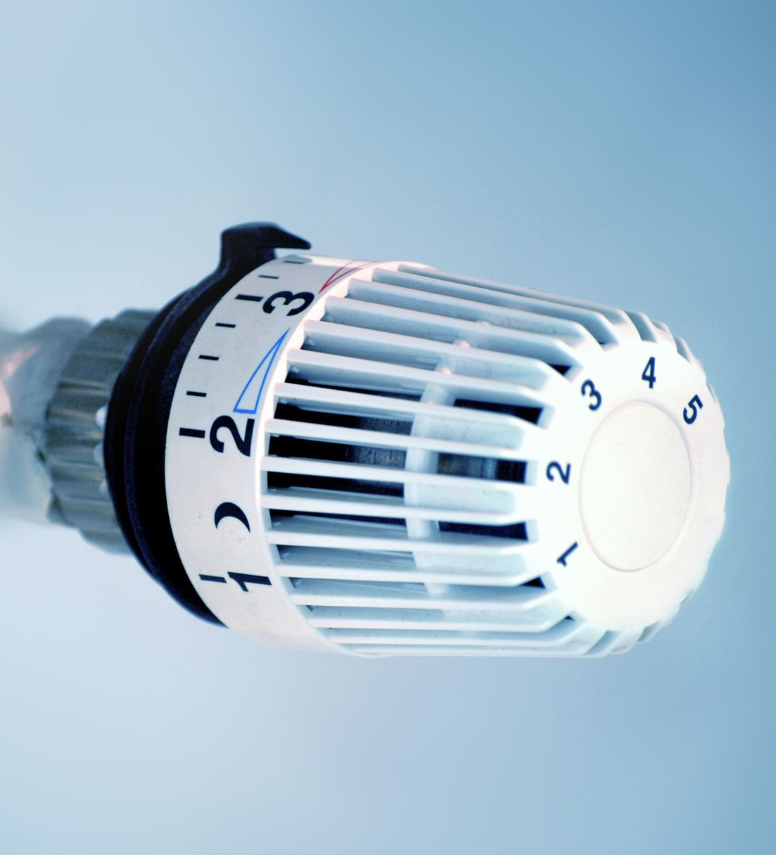 Cadran de thermostat réglé entre 1 et 2.