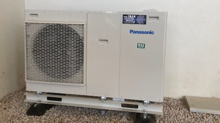 Unité de climatisation Panasonic à l'extérieur.