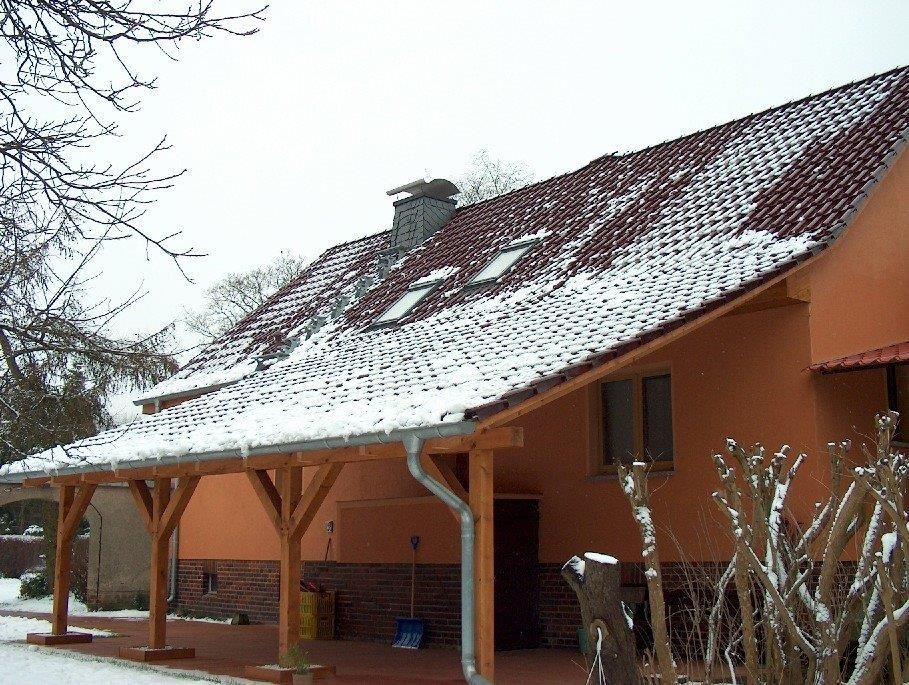 Terrassendach mit Schnee bedeckt