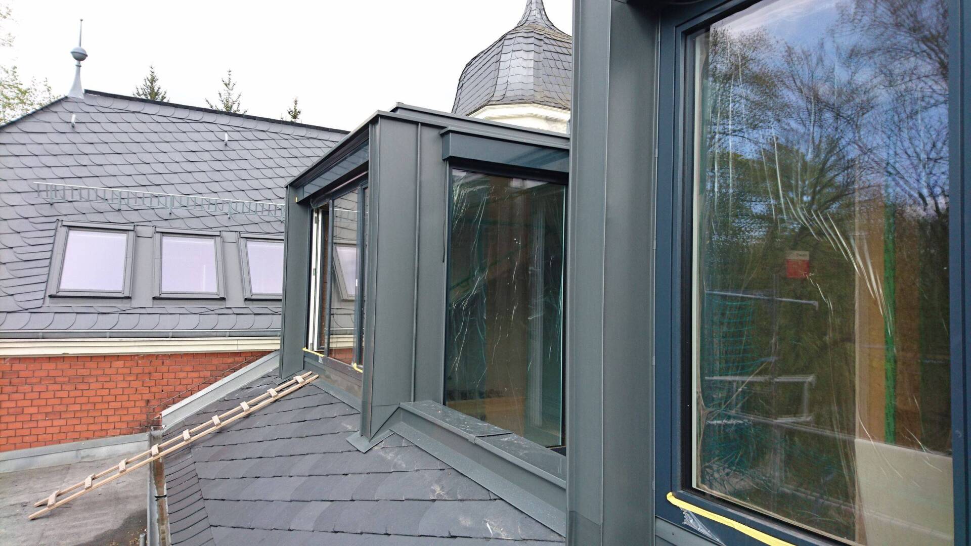 große Fenster im Haus