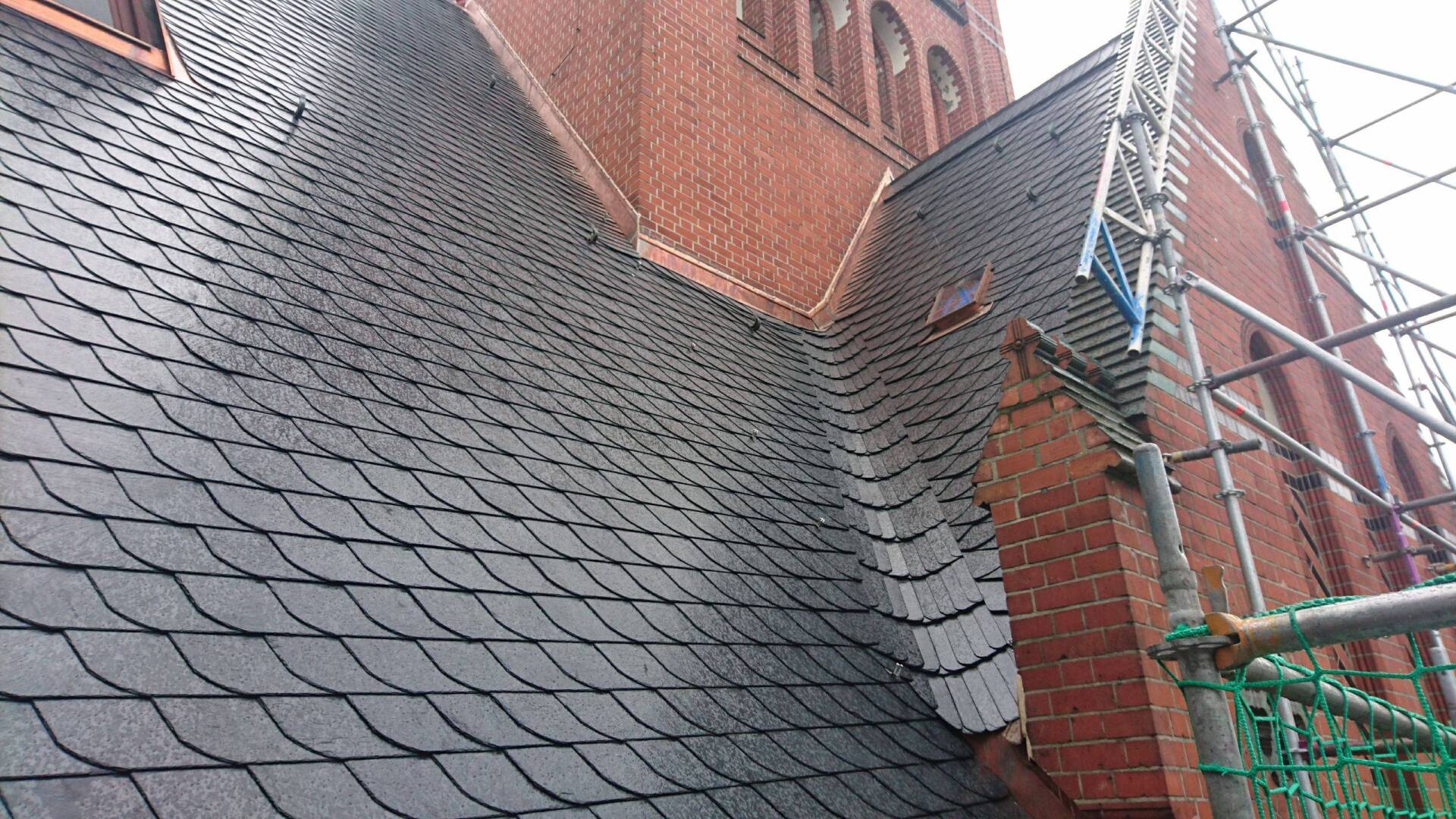 Blick auf das Kirchendach