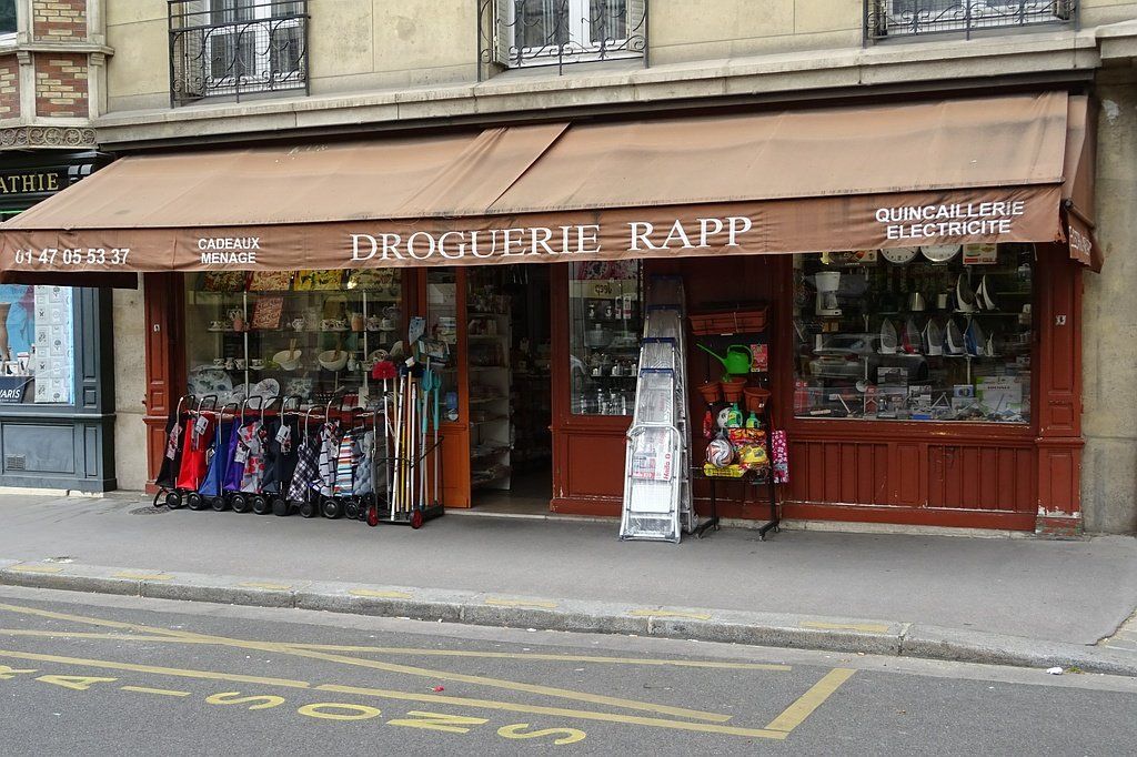 Trouvez votre bonheur à la Droguerie Rapp à Paris, dans le 7ème