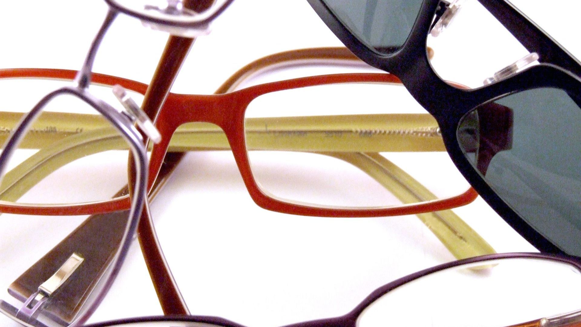 Des lunettes de toutes formes et couleurs