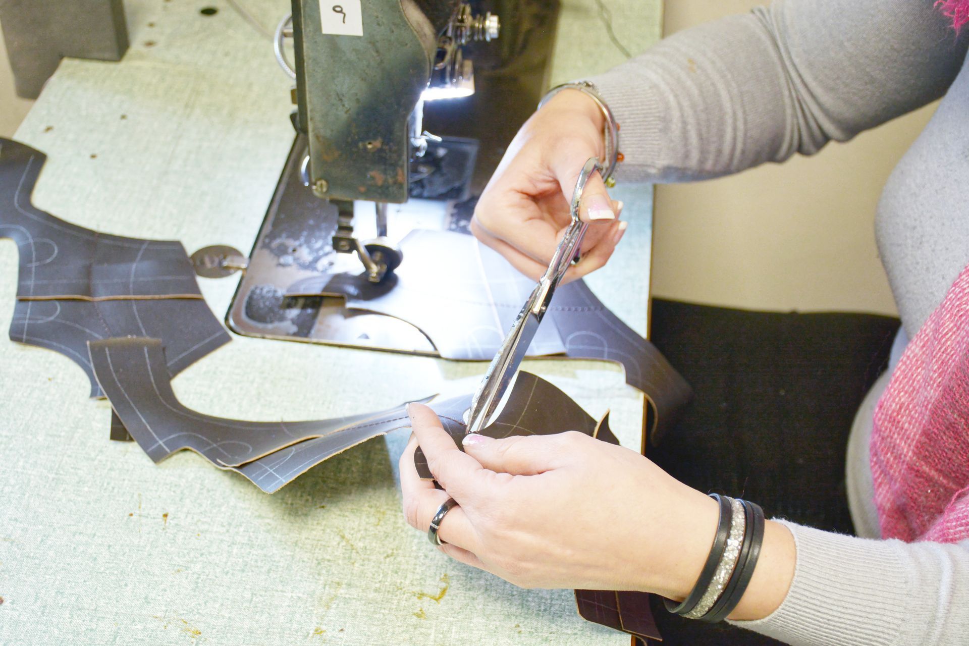 Découpage d'une semelle orthopédique