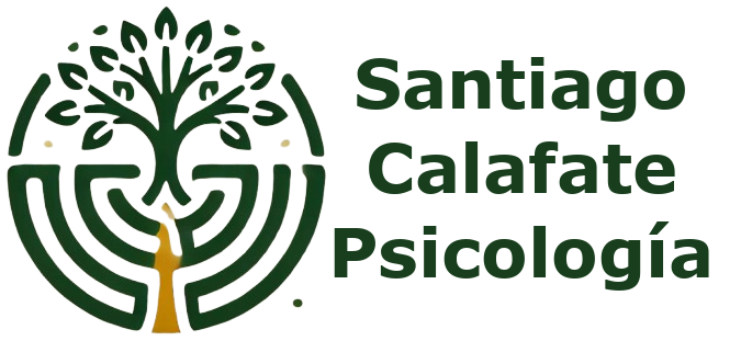 El logo de santiago calafate psicologia tiene un arbol en medio de un laberinto.