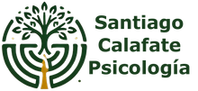 El logo de santiago calafate psicologia tiene un arbol en medio de un laberinto.