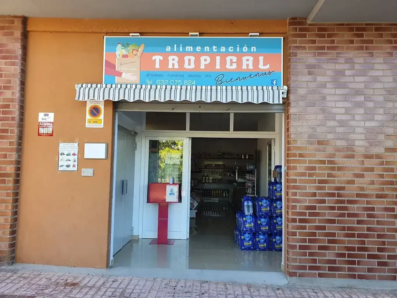 Fachada Alimentación Tropical Bienvenus