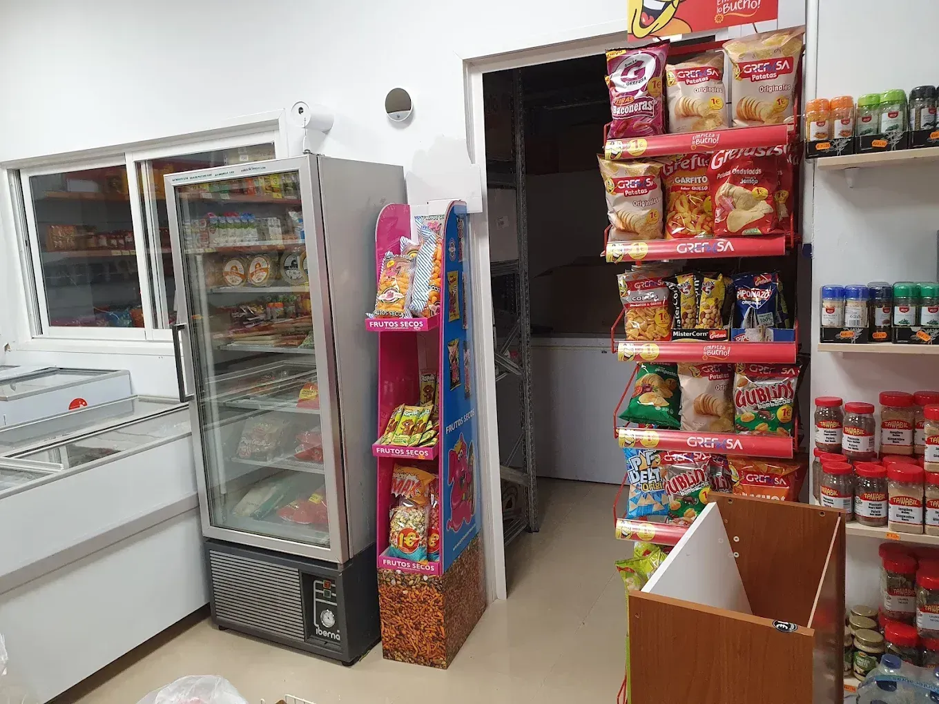 Pasillo de tienda 