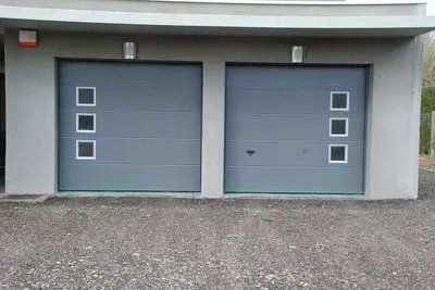 Double porte de garage grise