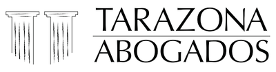 Logotipo de Tarazona Abogados que presenta dos columnas cl&aacute;sicas junto al nombre de la firma en una fuente con serifa.