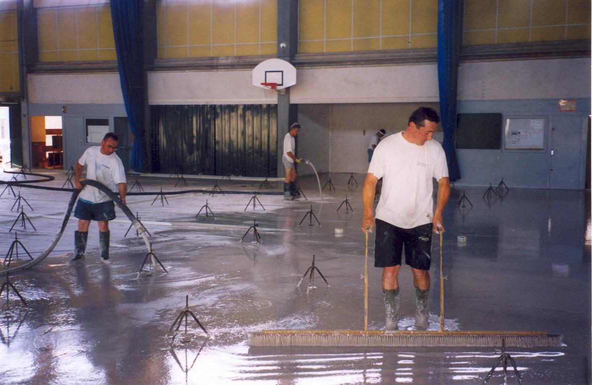 Chape Fluide dans Gymnase