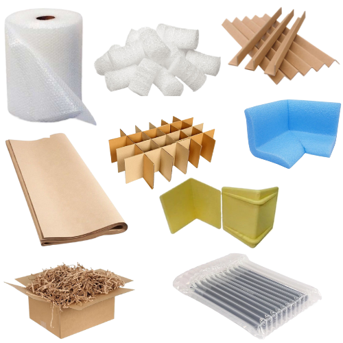 Eine Menge Verpackungsmaterial, darunter Luftpolsterfolie und Kartons