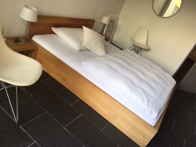 Holzbett - Eberhard Innenausbau in Büren an der Aare