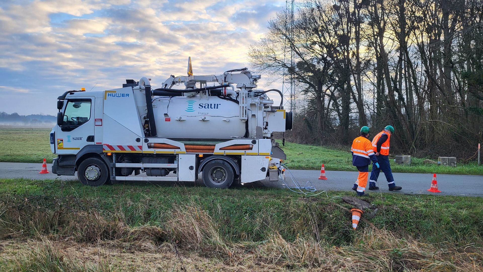 Un camion de la SAUR.