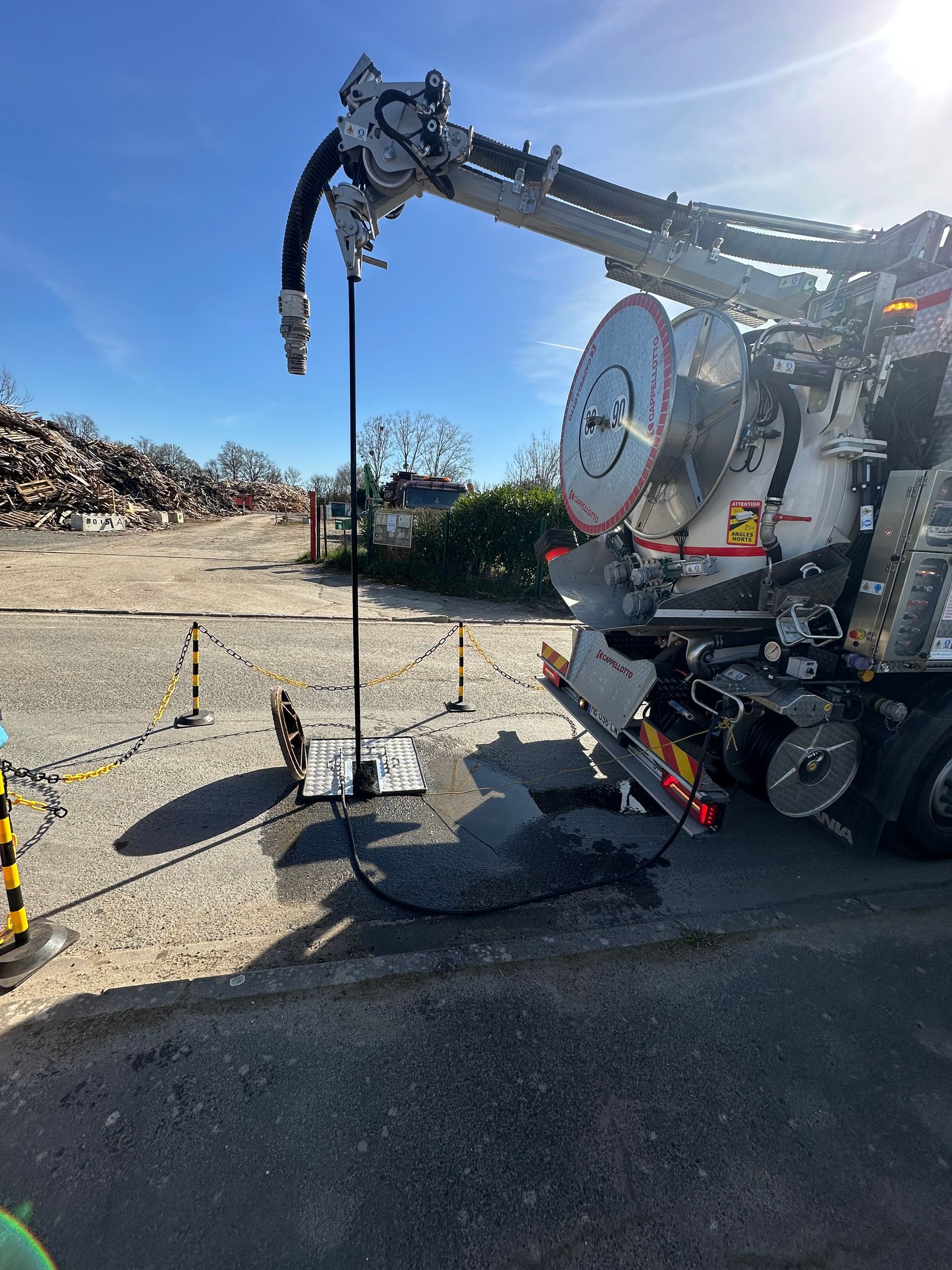 L'arrière d'un camion de curage.