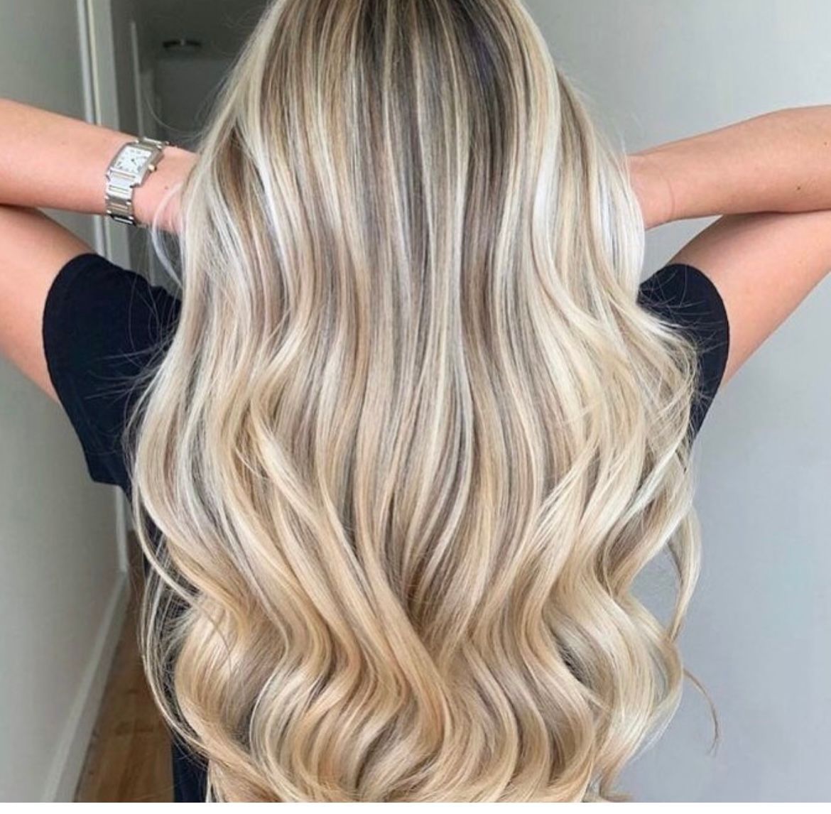 Des cheveux blonds colorés