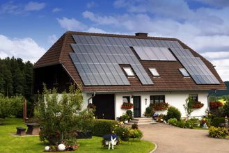 Haus mit Solaranlage