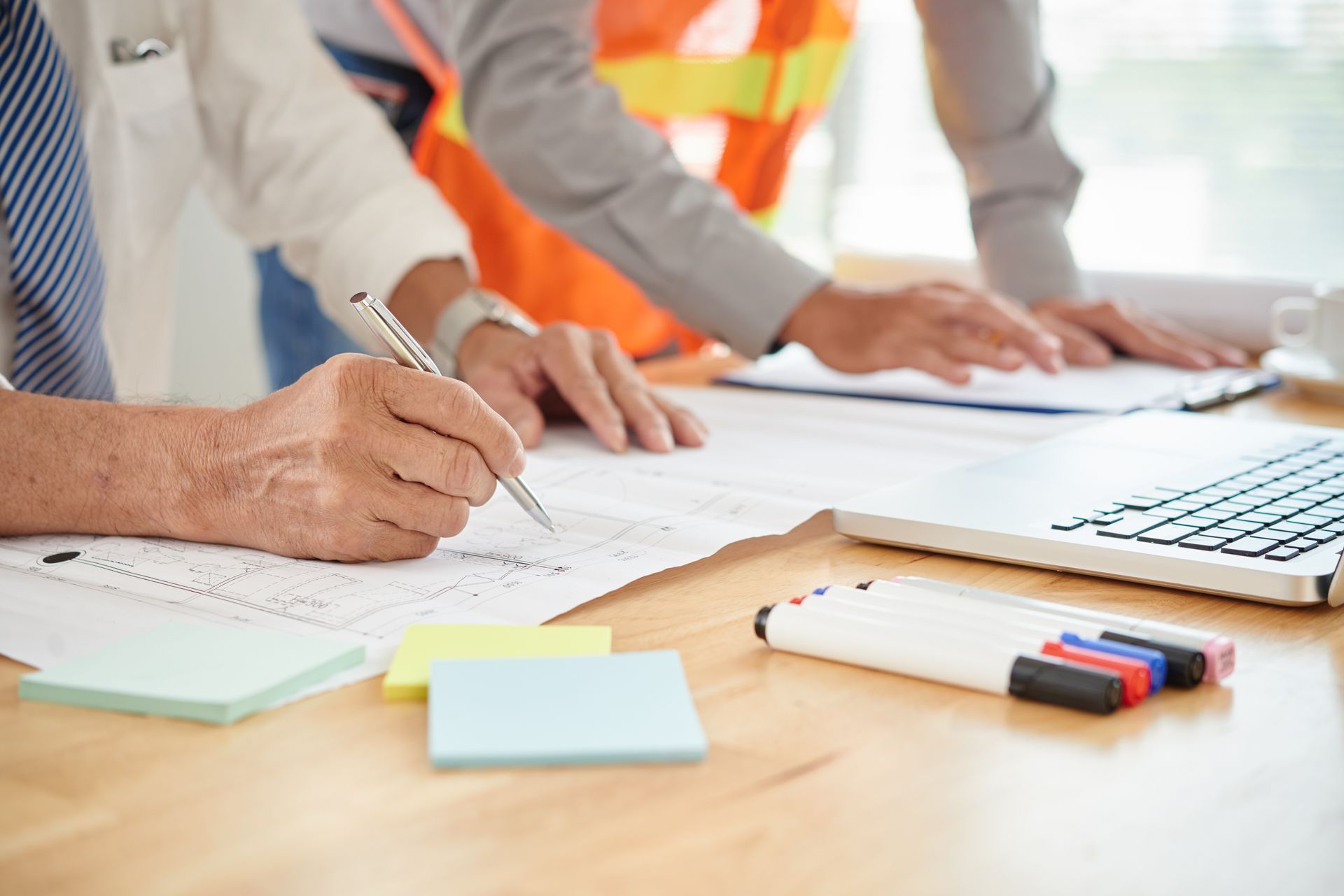 Luo Alt-tekstitunnisteet hakukoneoptimointia ja saavutettavuutta varten.