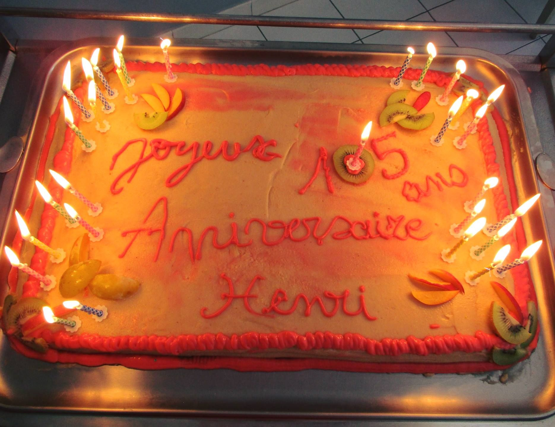 Gâteau d'anniversaire pour Henri, 105 ans