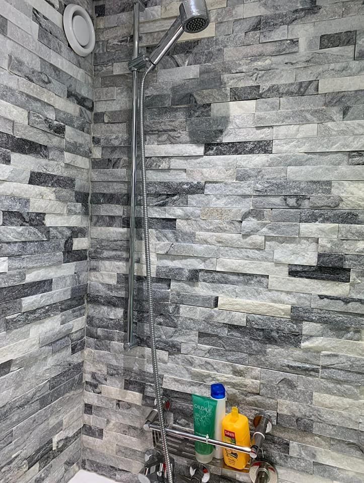 R.V. Rénovation - carrelage - parquet - maçonnerie - peinture et nettoyage