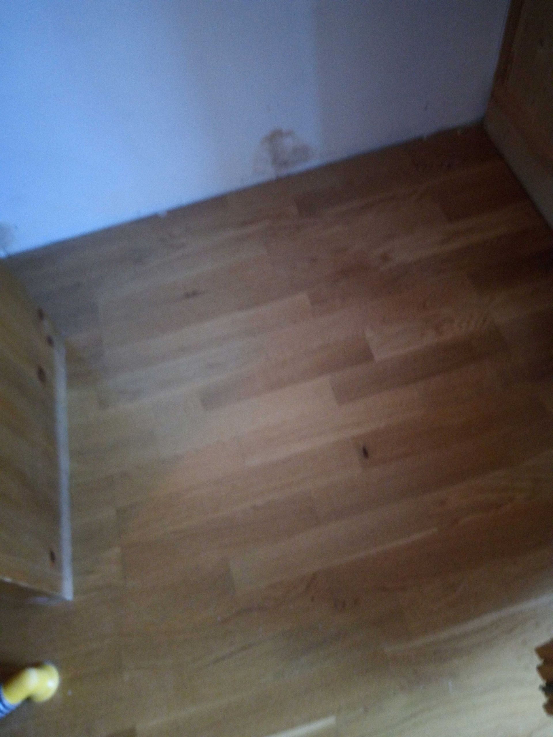 R.V. Rénovation - carrelage - parquet - maçonnerie - peinture et nettoyage