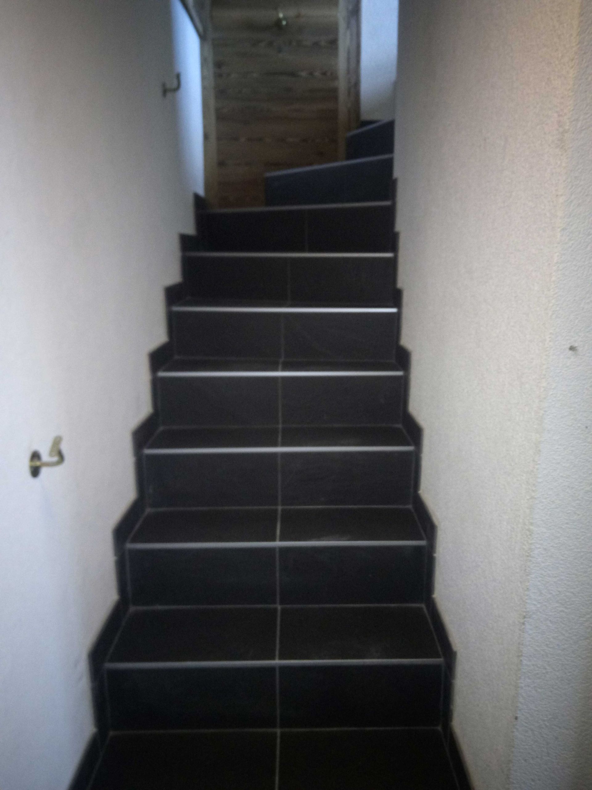 R.V. Rénovation - carrelage - parquet - maçonnerie - peinture et nettoyage