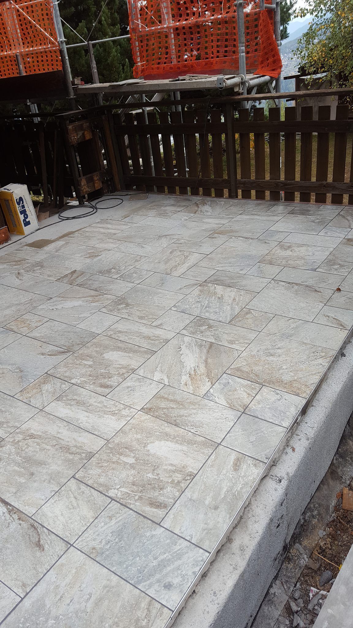 R.V. Rénovation - carrelage - parquet - maçonnerie - peinture et nettoyage