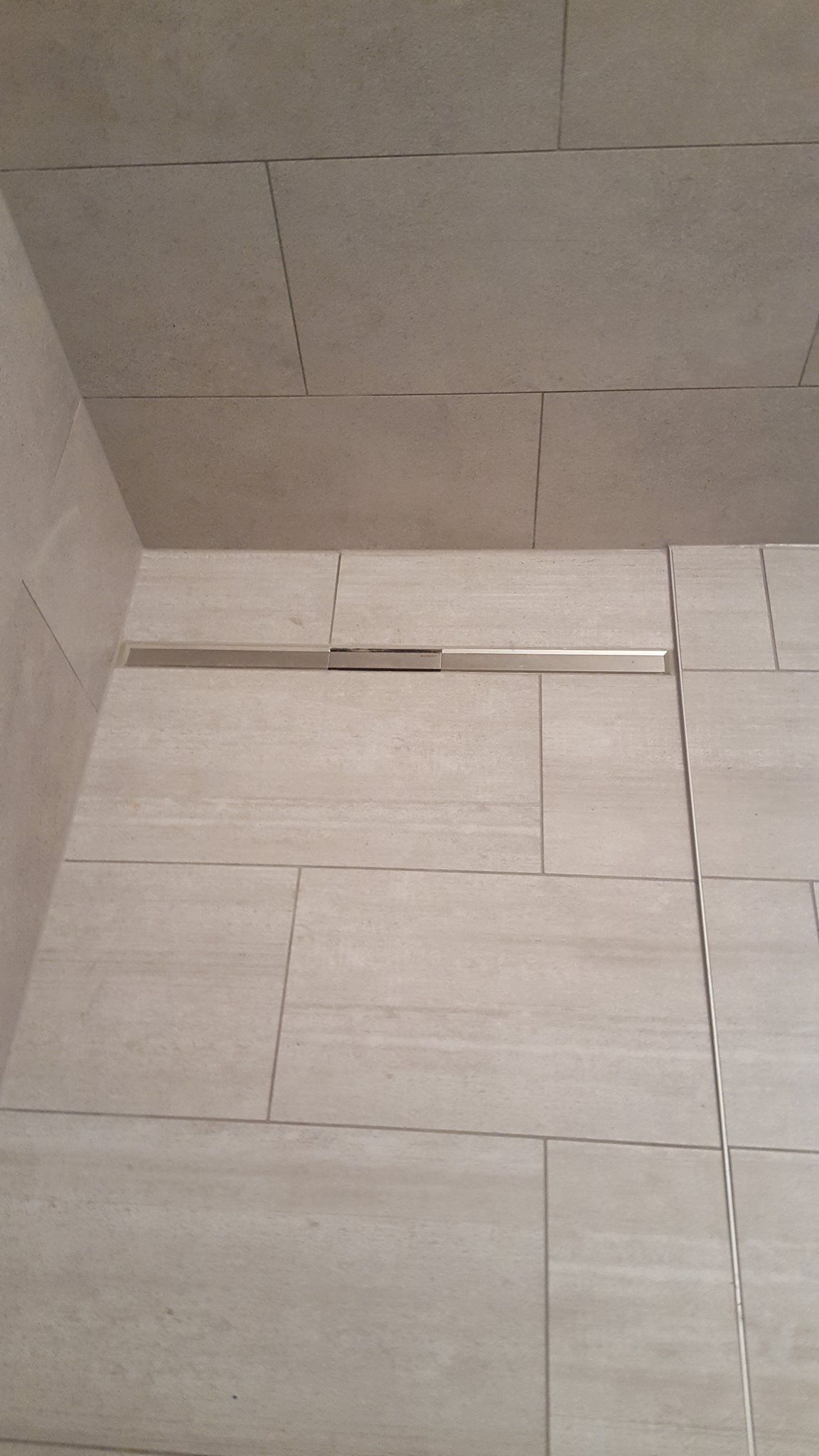 R.V. Rénovation - carrelage - parquet - maçonnerie - peinture et nettoyage