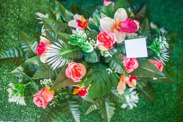 Un bouquet de fleurs funéraires