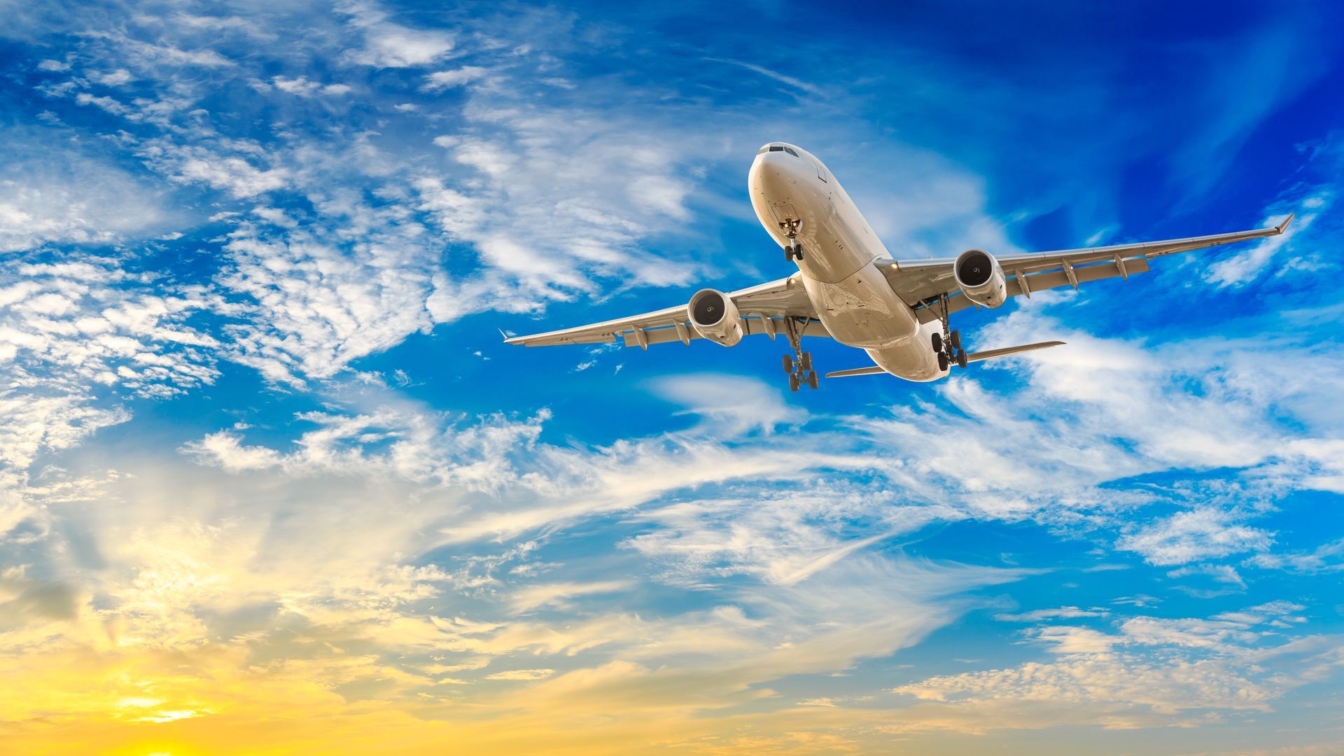 Un avion dans le ciel