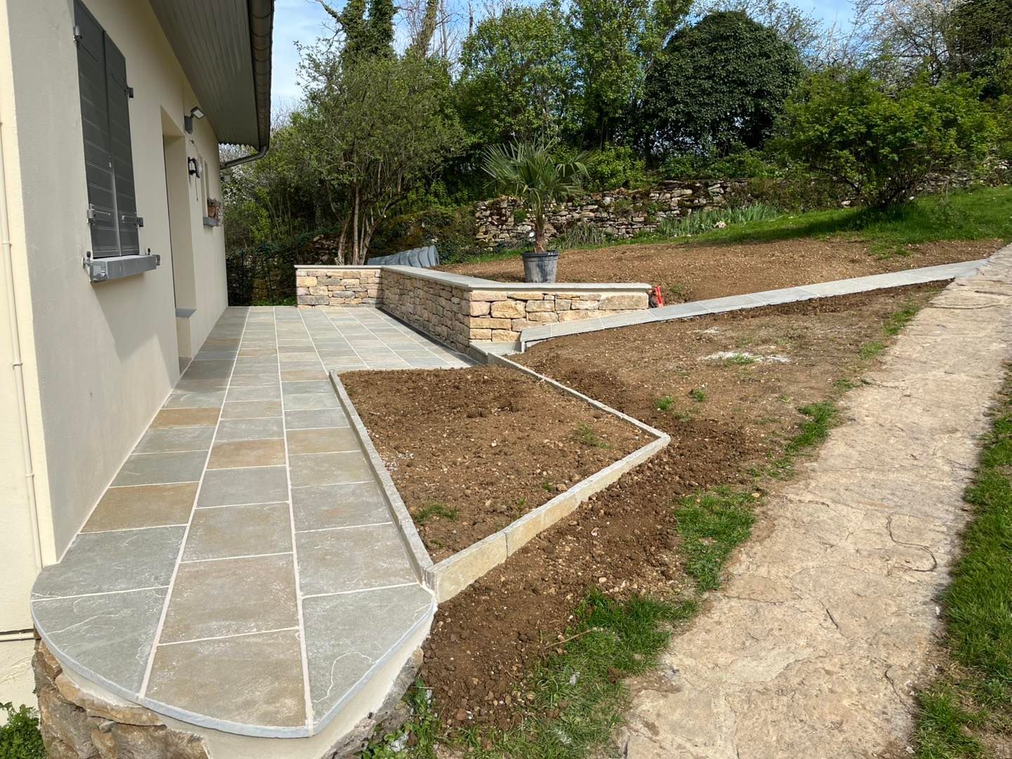 Terrasse en dalles naturelles