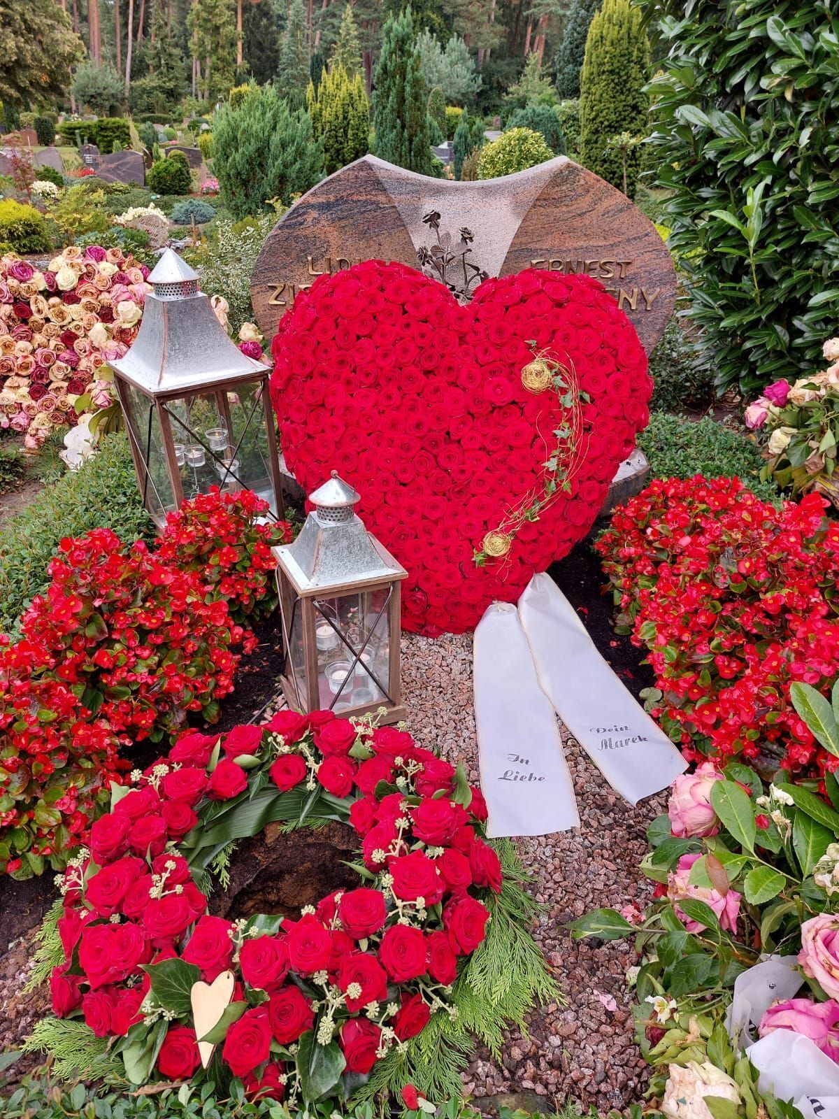 Herzkrank aus roten Blumen