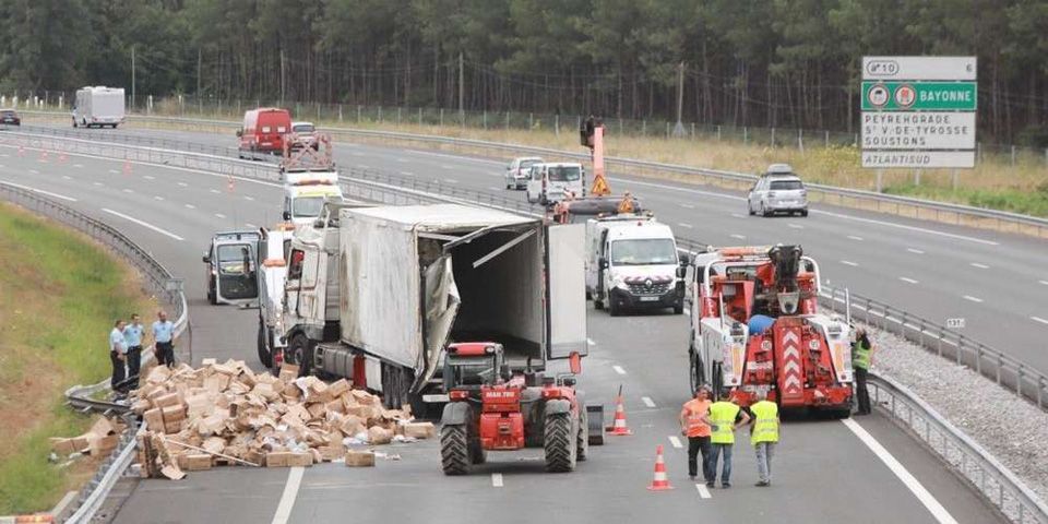 Intervention sur autoroute lors d'un accident impliquant un camion de livraison