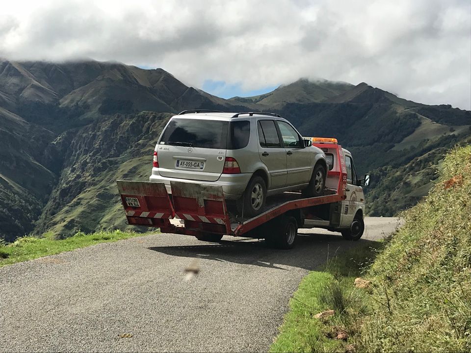 Remorquage d'un SUV en montagne