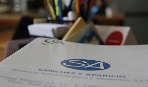 Un trozo de papel con el logo de sa.