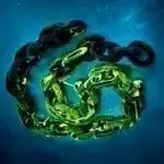 Eine Nahaufnahme einer grünen Kette auf blauem Hintergrund.