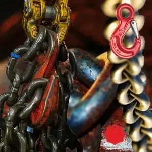 Eine Nahaufnahme einer Kette mit einem daran befestigten Haken.