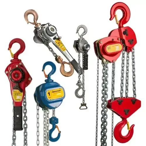 Eine Gruppe verschiedener Arten von Kettenzügen auf weißem Hintergrund