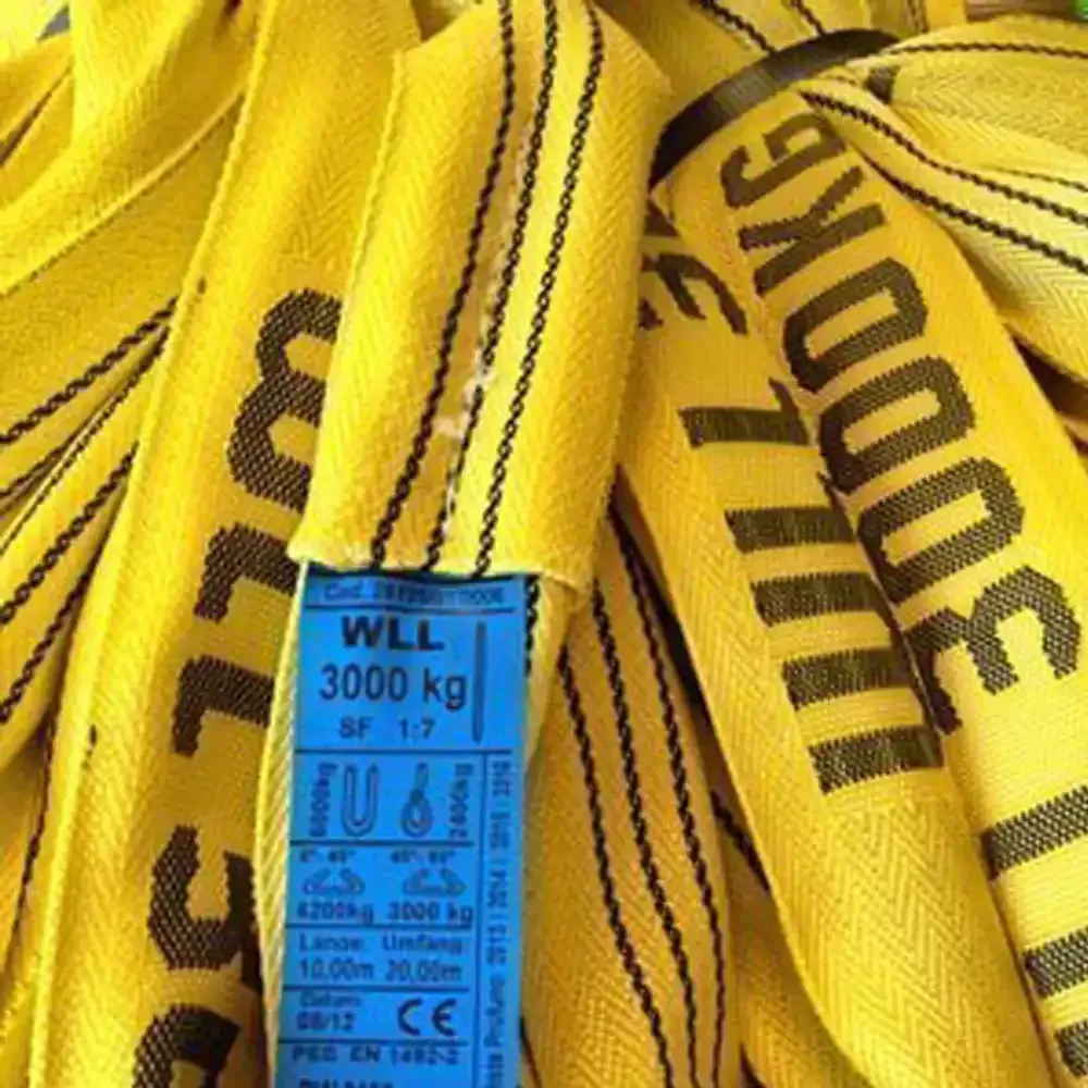 Ein Bündel gelber Schlingen ist übereinander gestapelt.