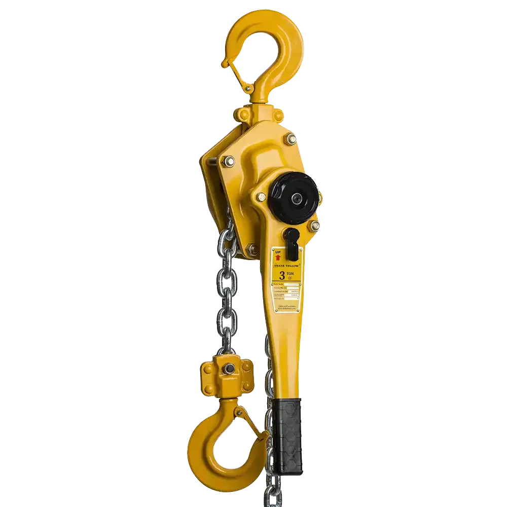 Ein gelber Kettenzug mit einem Haken auf weißem Hintergrund.