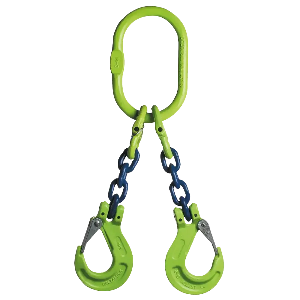 Eine grüne Kettenschlinge mit zwei daran befestigten Haken